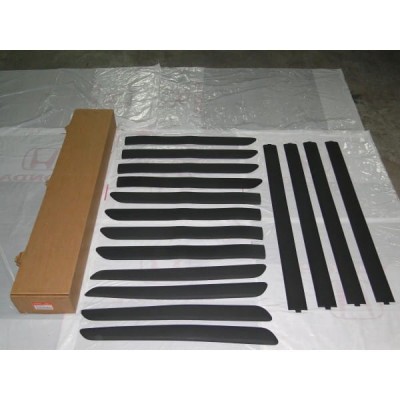 listwy-boczne-kpl-honda-accord-4d-2003-2008- (1).jpg